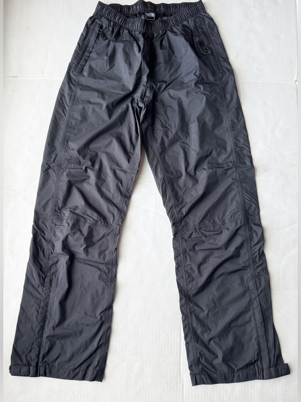 The North Face Women’s HyVent Waterproof Rain Pants in Black Size M